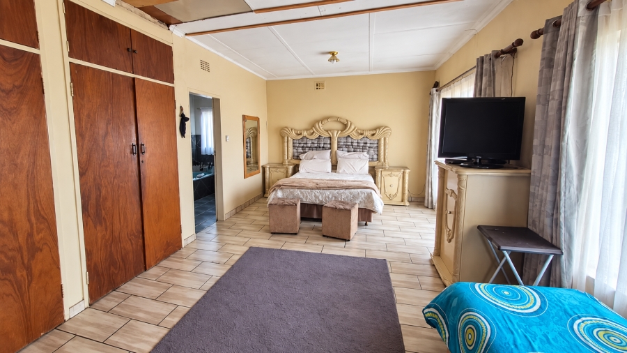5 Bedroom Property for Sale in Meiringspark North West
